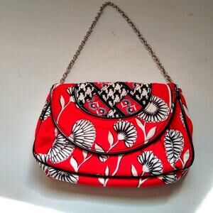 Vera Bradley Red Print Chain Strap Bag. Pleated front. Black patent trim.